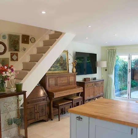 Canal View 2 Bedrooms End Of Terrace Chichester Exterior photo