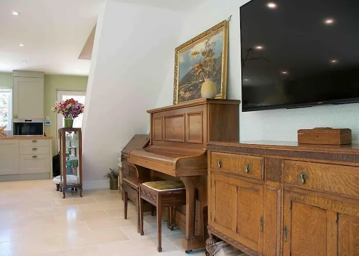 Canal View 2 Bedrooms End Of Terrace