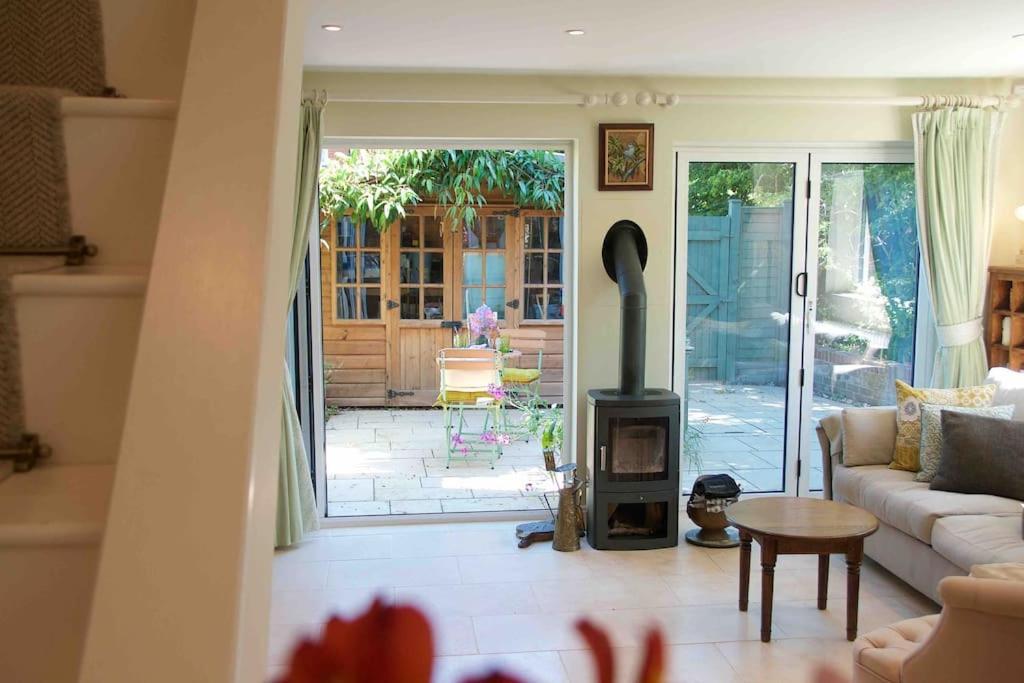 Canal View 2 Bedrooms End Of Terrace