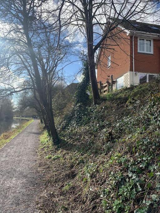 Canal View 2 Bedrooms End Of Terrace Holiday home