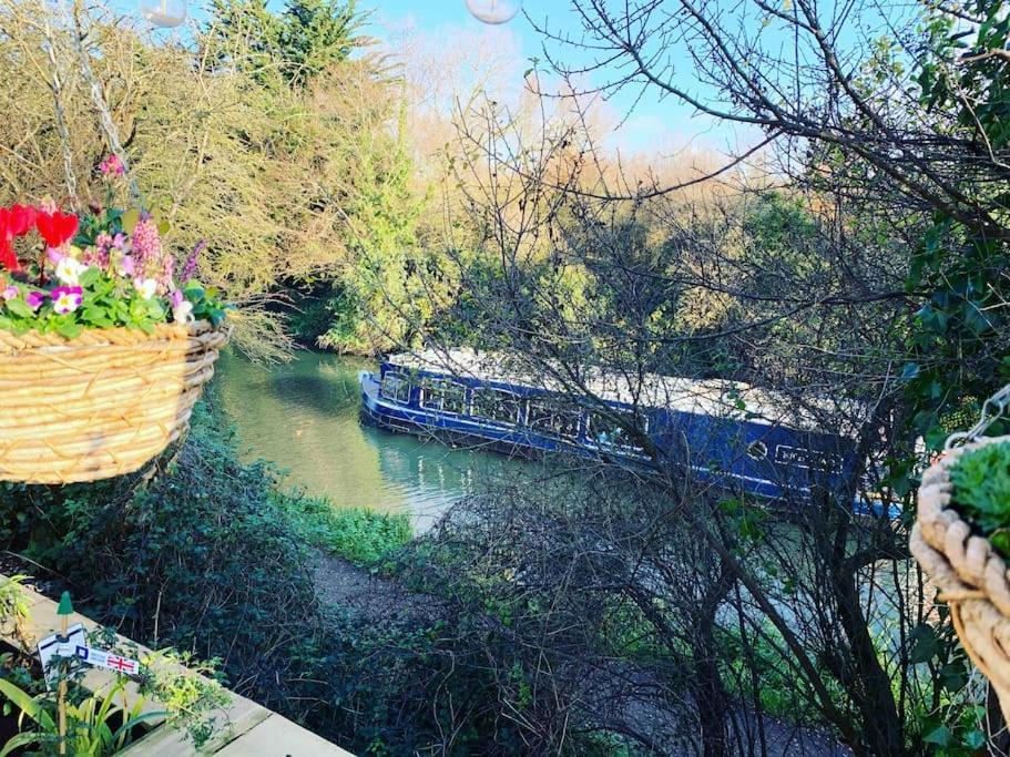 Canal View 2 Bedrooms End Of Terrace Chichester